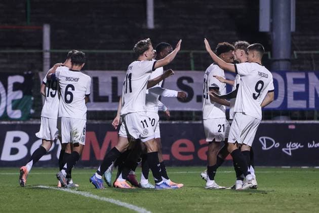 Fussball, U21, U 21 EM Qualifikation Gruppe F - 5.Spieltag Nordirland U21 - Deutschland U21 14.10.2025, The Oval Torjubel Deutschland nach dem Tor zum 2-1 durch Dzenan Pejcinovic (Deutschland, 19) durch einen Elfmeter Belfast The Oval Nordirland