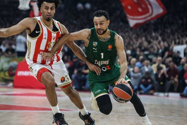 KK Crvena zvezda v BC Zalgiris - EuroLeague BELGRADE, SERBIA - OCTOBER 14: Nigel Williams-Goss (1) of BC Zalgiris in action against Jordan Nwora (33) of KK Crvena zvezda during Turkish Airlines EuroLeague basketball match between KK Crvena zvezda and BC Zalgiris at the Belgrade Arena in Belgrade, Serbia on October 14, 2025. Filip Stevanovic Anadolu Belgrade Serbia. Editorial use only. Please get in touch for any other usage.  Copyright: x2025xAnadoluxFilipxStevanovicx