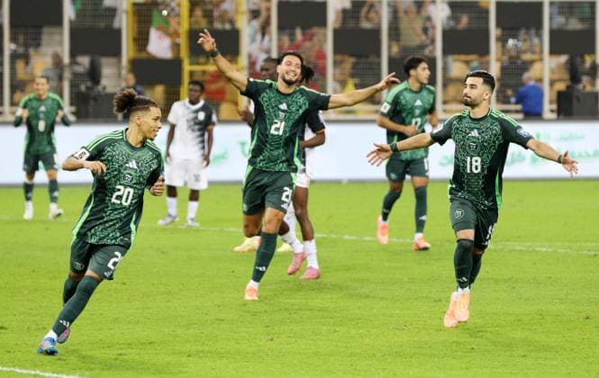 Algeria v Uganda - 2026 FIFA World Cup, WM, Weltmeisterschaft, Fussball Qualifier Algerian player Mohamed El Amine Amoura (R) celebrates his goal during the 2026 FIFA World Cup qualifying football match between Algeria and Uganda in Tizi Ouzou, Algeria, on October 14, 2025. TIZI ouzou Algeria  Copyright: xAPPx originalFilename:app-notitle251014_npJiN.jpg