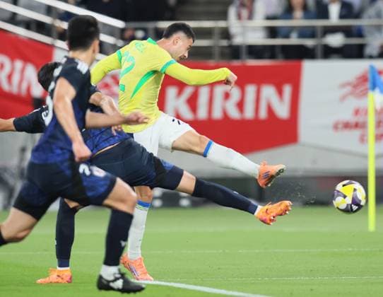 October 14, 2025, Tokyo, Japan - Brazil s Gabriel Martinelli shoots the ball to score a goal at the Kirin Challenge Cup football match at the Ajinomoto stadium in Tokyo on Tuesday, October 14, 2025. Brazil was defeated by Japan 2-3. (photo by Yoshio Tsunoda AFLO) Noxthirdxpartyxsales  aflo_306960849