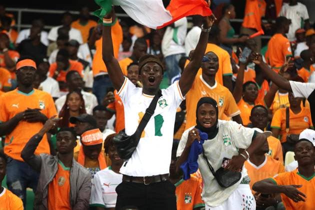 (251015) -- ABIDJAN, Oct. 15, 2025 -- Supporters of Cote d Ivoire cheer for the team before the FIFA World Cup, WM, Weltmeisterschaft, Fussball 2026 CAF Qualifiers Group F match between Cote d Ivoire and Kenya in Abidjan, Cote d Ivoire, Oct. 14, 2025. (Photo by Xinhua) (SP)COTE D IVOIRE-ABIDJAN-FOOTBALL-FIFA WORLD CUP QUALIFIERS-COTE D IVOIRE VS KENYA YvanxSonh 