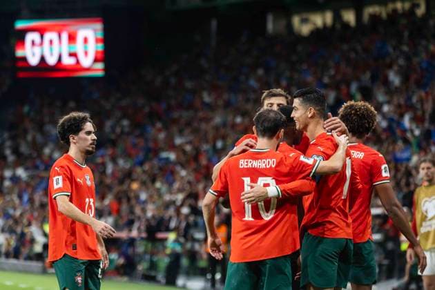 October 14, 2025, Lisbon, Portugal: Portugal players celebrate a goal during the FIFA World Cup, WM, Weltmeisterschaft, Fussball 2026 qualifying round match between Portugal and Hungary at Alvalade Stadium. Lisbon Portugal - ZUMAs197 20251014_aaa_s197_359 Copyright: xHugoxAmaralx