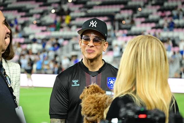 Puerto Rican singer Daddy Yankee reacts before a friendly match between Puerto Rico and Argentina at Chase Stadium in Fort Lauderdale, United States, 14 October 2025. International Friendly, Länderspiel, Nationalmannschaft Puerto Rico vs Argentina !ACHTUNG: NUR REDAKTIONELLE NUTZUNG!  Copyright: xGiorgioxVierax AMDEP6458 20251015-55018225136_1