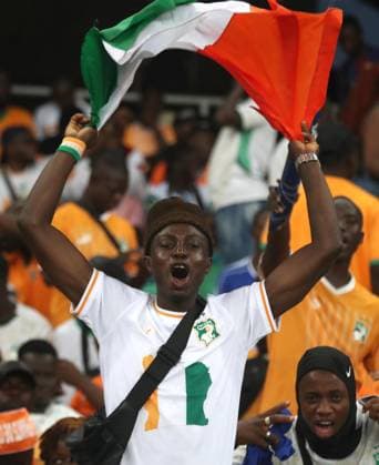 (251015) -- ABIDJAN, Oct. 15, 2025 -- Supporters of Cote d Ivoire cheer for the team before the FIFA World Cup, WM, Weltmeisterschaft, Fussball 2026 CAF Qualifiers Group F match between Cote d Ivoire and Kenya in Abidjan, Cote d Ivoire, Oct. 14, 2025. (Photo by Xinhua) (SP)COTE D IVOIRE-ABIDJAN-FOOTBALL-FIFA WORLD CUP QUALIFIERS-COTE D IVOIRE VS KENYA YvanxSonh 