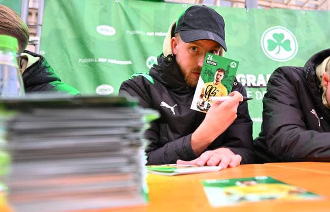 14.10.2025 - SpVgg Greuther Fürth Fuerth - Autogrammstunde auf Fürther Kirchweih - - xwoxzix - Pelle Boevink (26, SpVgg Greuther Fürth )
