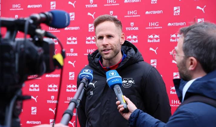 RB Leipzig - Training Bundesliga Leipzig, 14.10.2025, RB Leipzig Trainingszentrum,Fußball Bundesliga , RB Leipzig - Training , Im Bild: rTorwart Peter Gulacsi (1, RB Leipzig) im Interview. ,