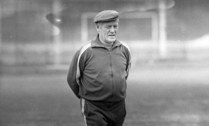 04.03.75 VfB Stuttgart Training Deutschland, Stuttgart, 04.03.1975, Fussball, Bundesliga, VfB Stuttgart Training: Albert Sing (Trainer). *** 04 03 75 VfB Stuttgart Training Germany, Stuttgart, 04 03 1975, Football, Bundesliga, VfB Stuttgart Training Albert Sing Trainer