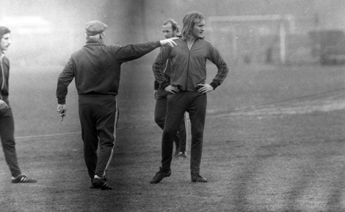 04.03.75 VfB Stuttgart Training Deutschland, Stuttgart, 04.03.1975, Fussball, Bundesliga, VfB Stuttgart Training: Albert Sing (Trainer). *** 04 03 75 VfB Stuttgart Training Germany, Stuttgart, 04 03 1975, Football, Bundesliga, VfB Stuttgart Training Albert Sing Trainer