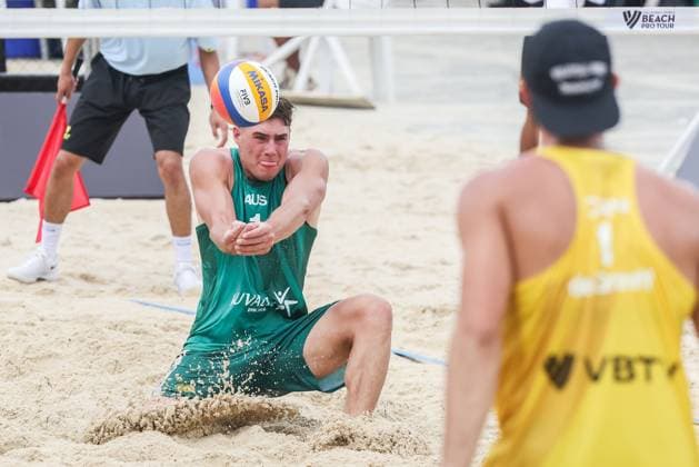 (251015) -- LAGUNA PROVINCE, Oct. 15, 2025 -- Ben Hood (L) of Australia digs the ball during the men s qualification match between Ben Hood Oliver Merritt of Australia and Luke de Greef Martin Licht of Canada at the Volleyball World Beach Pro Tour in Laguna Province, the Philippines, Oct. 15, 2025. ) (SP)THE PHILIPPINES-LAGUNA PROVINCE-VOLLEYBALL WORLD BEACH PRO TOUR ROUELLExUMALI 