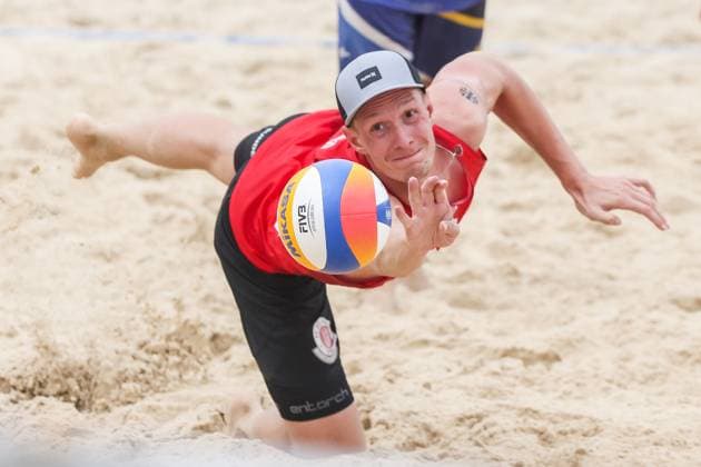 (251015) -- LAGUNA PROVINCE, Oct. 15, 2025 -- Robin Sowa of Germany competes during the men s qualification match between Jonas Reindhardt Robin Sowa of Germany and Nathan Matos Pablo Perez Suarez of Spain at the Volleyball World Beach Pro Tour in Laguna Province, the Philippines, Oct. 15, 2025. ) (SP)THE PHILIPPINES-LAGUNA PROVINCE-VOLLEYBALL WORLD BEACH PRO TOUR ROUELLExUMALI 
