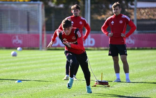 15.10.2025 - Fussball - 2. Fussball - Bundesliga - Saison 2025 2026 - 1. FC Nürnberg Nuernberg FCN ( Club ) - Training - Sportfoto Zink - xwoxzix - Benjamin Goller (14, 1. FC Nürnberg FCN ) beim Training der U23