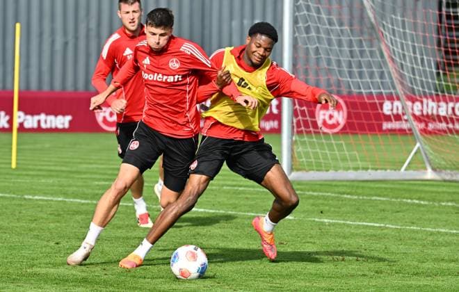 15.10.2025 - Fussball - 2. Fussball - Bundesliga - Saison 2025 2026 - 1. FC Nürnberg Nuernberg FCN ( Club ) - Training - Sportfoto Zink - xwoxzix - Semir Telalovic (9, 1. FC Nürnberg FCN ) Winners Osawe (38, 1. FC Nürnberg FCN )