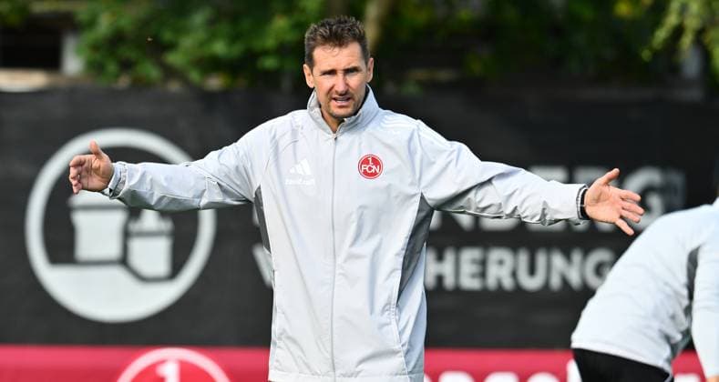 15.10.2025 - Fussball - 2. Fussball - Bundesliga - Saison 2025 2026 - 1. FC Nürnberg Nuernberg FCN ( Club ) - Training - Sportfoto Zink - xwoxzix - Miroslav Miro Klose ( Trainer 1. FC Nürnberg FCN ) gestikuliert Geste