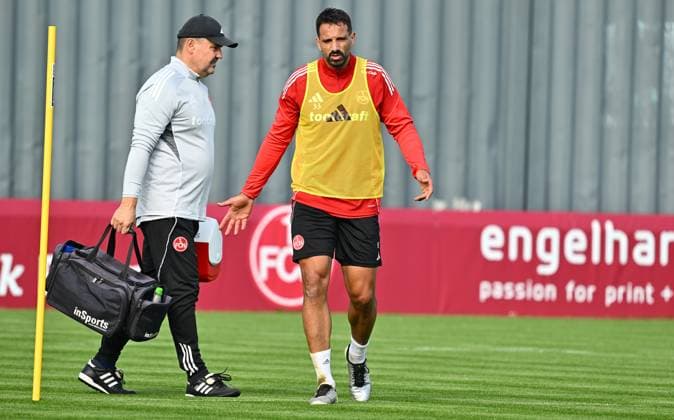 15.10.2025 - Fussball - 2. Fussball - Bundesliga - Saison 2025 2026 - 1. FC Nürnberg Nuernberg FCN ( Club ) - Training - Sportfoto Zink - xwoxzix - Gubov Milan (Physiotherapeut 1. FC Nürnberg FCN ) Adriano Grimaldi (33, 1. FC Nürnberg FCN )