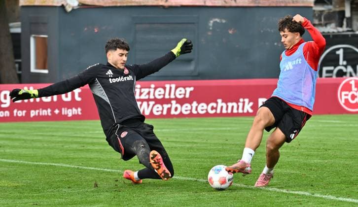15.10.2025 - Fussball - 2. Fussball - Bundesliga - Saison 2025 2026 - 1. FC Nürnberg Nuernberg FCN ( Club ) - Training - Sportfoto Zink - xwoxzix - Robin Lisewski (13, 1. FC Nürnberg FCN ) Justin von der Hitz (27, 1. FC Nürnberg FCN )