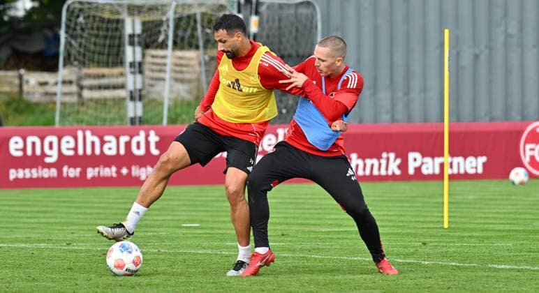 15.10.2025 - Fussball - 2. Fussball - Bundesliga - Saison 2025 2026 - 1. FC Nürnberg Nuernberg FCN ( Club ) - Training - Sportfoto Zink - xwoxzix - Adriano Grimaldi (33, 1. FC Nürnberg FCN ) Ondrej Karafiat (44, 1. FC Nürnberg FCN )