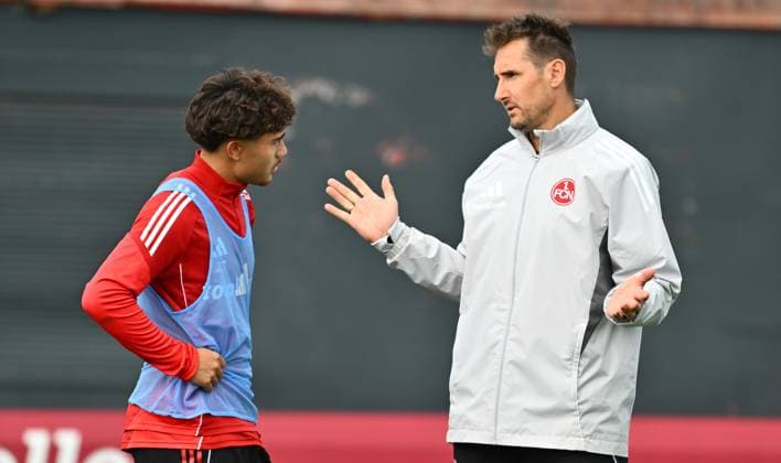 15.10.2025 - Fussball - 2. Fussball - Bundesliga - Saison 2025 2026 - 1. FC Nürnberg Nuernberg FCN ( Club ) - Training - Sportfoto Zink - xwoxzix - Justin von der Hitz (27, 1. FC Nürnberg FCN ) Miroslav Miro Klose ( Trainer 1. FC Nürnberg FCN )