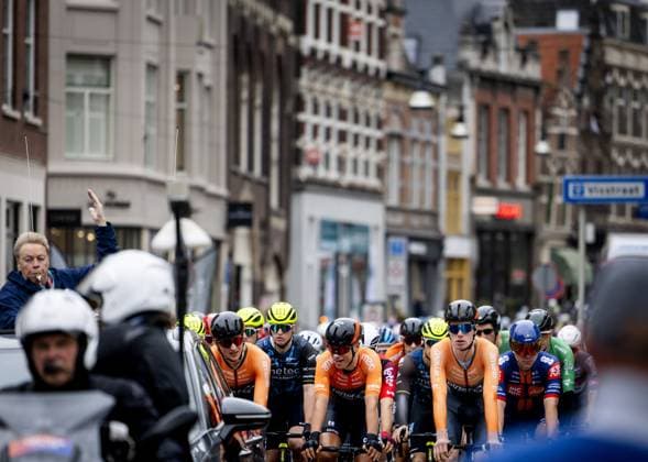 DORDRECHT - Cyclists cycle through the center of Dordrecht during the start of the first stage of the Tour of Holland. For the first time in 21 years, a cycling race will be held on Dutch soil. ANP KOEN VAN WEEL xVIxANPxSportx xxANPxIVx 539256711 originalFilename: 539256711.jpg