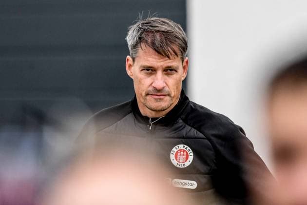 Trainer Alexander Blessin ( Pauli ) Deutschland , Hamburg , Trainingsgelände an der Kollaustrasse , Fussball , 1. Bundesliga , Training des FC St Pauli