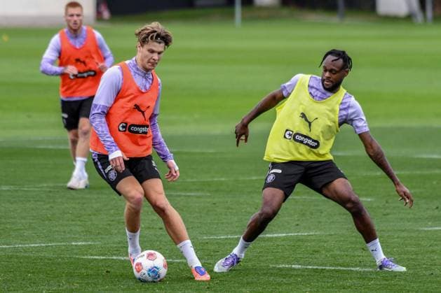 Jannik Robatsch Ricky-Jade Jones ( Pauli ) Deutschland , Hamburg , Trainingsgelände an der Kollaustrasse , Fussball , 1. Bundesliga , Training des FC St Pauli