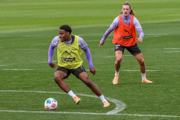 Oladapo Afolayan Jackson Irvine ( Pauli ) Deutschland , Hamburg , Trainingsgelände an der Kollaustrasse , Fussball , 1. Bundesliga , Training des FC St Pauli