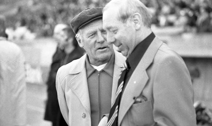 08.03.75 VfB Stuttgart - Hamburger SV Deutschland, Stuttgart, 08.03.1975, Fussball, Bundesliga, Saison 1974 1975, VfB Stuttgart - Hamburger SV (1:2): v.l. Albert Sing (Trainer VfB Stuttgart), Kuno Klötzer (Trainer Hamburger SV). *** 08 03 75 VfB Stuttgart Hamburger SV Germany, Stuttgart, 08 03 1975, Football, Bundesliga, Season 1974 1975, VfB Stuttgart Hamburger SV 1 2 v l Albert Sing Trainer VfB Stuttgart , Kuno Klötzer Trainer Hamburger SV