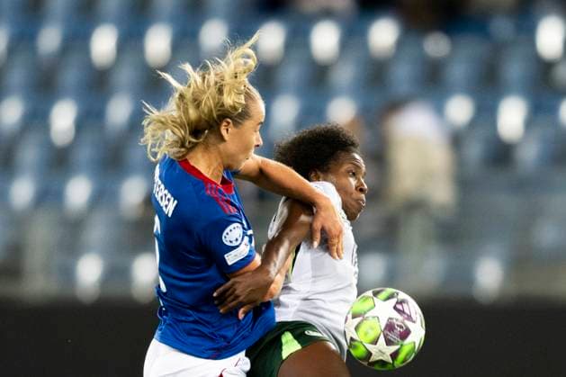 Football Women s Champions League, 2nd round Valerenga Wolfsburg Oslo 20251015 Wolfsburg s Lineth Beerensteyn duels with Valerenga s Selma Pettersen during the Champions League football match between Valerenga and Wolfsburg at Intility Arena Photo Annika Byrde NTB Oslo Norway EDITORIAL USE ONLY RESTRICTED USE FOR BETTING COMPANIES  Copyright: xAnnikaxByrdex xNTBx