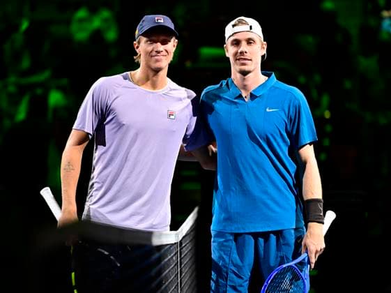 STOCKHOLM, SVERIGE 20251015 Leo Borg, Sveige, möter Denis Shapovalov, Kanada, under tennisturneringen BNP Paribas Nordic Open i Kungliga tennishallen. STOCKHOLM SVERIGE x10030x