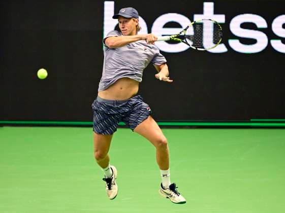 STOCKHOLM, SVERIGE 20251015 Leo Borg, Norge, i sin match mot Denis Shapovalov, Kanada, under tennisturneringen BNP Paribas Nordic Open i Kungliga tennishallen. STOCKHOLM SVERIGE x10030x