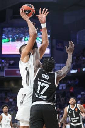 October 15, 2025, Madrid, Madrid, SPAIN: Walter Samuel Tavares da Veiga of Real Madrid and Isaac Bonga of Partizan in action during the EuroLeague Regular Season Round 4 match between Real Madrid and Partizan Mozzart Bet Belgrade at Movistar Arena on October 15, 2025 in Madrid, Spain. Madrid SPAIN - ZUMAa181 20251015_zaa_a181_031 Copyright: xIrinaxR.xHipolitox
