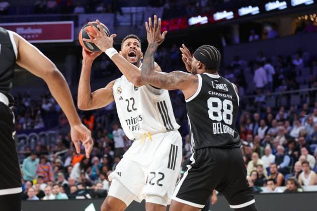 October 15, 2025, Madrid, Madrid, SPAIN: Walter Samuel Tavares da Veiga of Real Madrid and Tyrique Jones of Partizan in action during the EuroLeague Regular Season Round 4 match between Real Madrid and Partizan Mozzart Bet Belgrade at Movistar Arena on October 15, 2025 in Madrid, Spain. Madrid SPAIN - ZUMAa181 20251015_zaa_a181_032 Copyright: xIrinaxR.xHipolitox