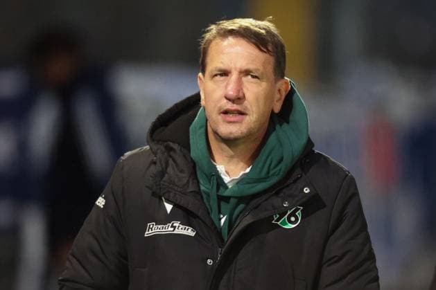 15.10.2025, Fussball, Herren, Regionalliga Nord, 8. Spieltag, BSV Kickers Emden - Hannover 96 II Trainer Daniel Stendel (Hannover 96 II)