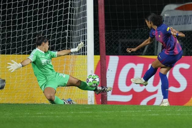 FC Barcellona s Salma Paralluelo AS Roma s goalkeeper Rachele Baldi during the Uefa Women™s Champions League soccer match between Roma and Fc Barcellona at the Rome s Tre Fontane stadium, Italy - Wednesday October 15, 2025 - Soccer ( Photo by Alfredo Falcone LaPresse )  Copyright: xAlfredoxFalcone LaPressex