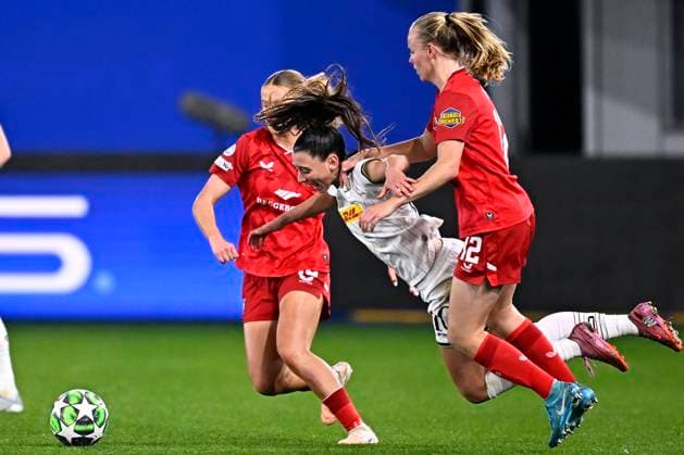 OH Leuven v FC Twente - UEFA Women s Champions League LEUVEN, BELGIUM - OCTOBER 15 : Reynders Aurelie midfielder of OH Leuven battles for the ball during the UEFA Women s Champions League 2025 26 League Phase MD2 match between OH Leuven and Twente on October 15, 2025 in Leuven, Belgium, 15 10 2025 Leuven Belgium  Copyright: xTomasxSiskx