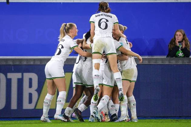 251015 UWCL OH Leuven vs FC Twente OHL players celebrate the goal of Linde Veefkind (25) of OH Leuven from penalty (1-1) during the soccer match between OH Leuven (BEL) and FC Twente (NED), 2025-2026 season of UEFA Women s Champions League , on Wednesday 15 October 2025 in LEUVEN , Belgium . PHOTO SPORTPIX Sevil Oktem LEUVEN DEN DREEF Vlaams-Brabant Belgium  Copyright: xSportpix.bex xSevilxOktemxSevilxOktemx