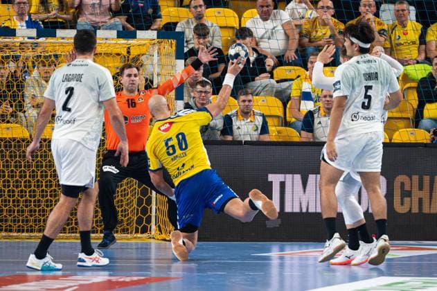 KIELCE 15.10.2025 MECZ 5. KOLEJKA LIGA MISTRZOW PILKA RECZNA MEZCZYZN SEZON 2025 2026 --- MENS HALDBALL EHF CHAMPIONS LEAGUE SEASON 2025 2026 MATCH: INDUSTRIA KIELCE - HBC NANTES IGNACIO BIOSCA GARCIA ARTSEM KARALEK FOT. MICHAL TRZPIS 400MM.PL NEWSPIX.PL --- newspix.pl 