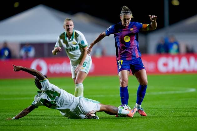 AS Roma v FC Barcelona, Barca - UEFA Champions League Women 2025-26 Samantha van Diemen of AS Roma and Alexia Putellas of FC Barcelona compete for the ball during the UEFA Champions League Women MD2 match between AS Roma and FC Barcelona at Stadio Tre Fontane on October 15, 2025 in Rome, Italy. Rome Stadio Olimpico Lazio Italy Copyright: xGiuseppexMaffiax 251015_UCLW_Roma-Barcelona_9303