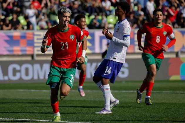 Futbol, Marruecos vs Francia. Mundial sub 20, Chile 2025. El jugador de Marruecos, Yassir Zabiri, celebra con sus companeros tras marcar un gol contra Francia durante un partido de semifinal del mundial sub 20 realizado en el estadio Elias Figueroa de Valparaiso, Chile. 15 10 2025 Sebastian Cisternas Photosport Football, Morocco vs France. U-20 World Cup Championship. Morocco™s player, Yassir Zabiri, celebrates with temmates after scoring against France during a semifinal match of the U-20 World Cup at the Elias Figueroa stadium in Valparaiso, Chile. 15 10 2025 Sebastian Cisternas Photosport Marruecos vs Francia. Mundial sub 20, Chile 2025