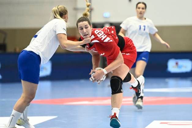 Croatia, Sisak, 151025. Croatian player Ana Debelic at the handball match of the 1st round of the European Women s Championship qualifiers, Croatia - Finland. Photo: Ronald Gorsic CROPIX Copyright: xxRonaldxGorsicx xCROPIXx hrvatska_finska43-151025