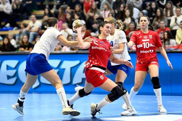 Croatia, Sisak, 151025. Croatian player Tina Barisic at the handball match of the 1st round of the European Women s Championship qualifiers, Croatia - Finland. Photo: Ronald Gorsic CROPIX Copyright: xxRonaldxGorsicx xCROPIXx hrvatska_finska8-151025