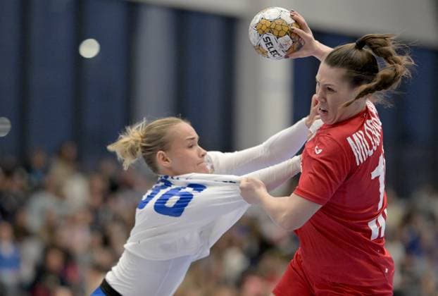 (251016) -- SISAK, Oct. 16, 2025 -- Dejana Milosavljevic (R) of Croatia vies against Ellen Voutilainen of Finland during the Women s EHF Euro 2026 Qualifier group 1 Round 1 match between Croatia and Finland in Sisak, Croatia on Oct. 15, 2025. (Photo by PIXSELL via Xinhua) (SP)CROATIA-SISAK-HANDBALL-WOMEN-EURO 2026 QUALIFIER-CRO VS FIN IgorxSoban 