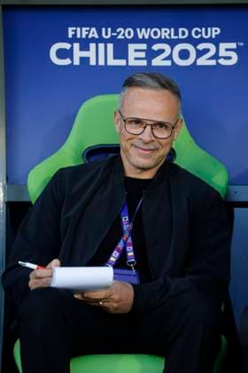 Futbol, Marruecos vs Francia. Mundial sub 20, Chile 2025. El entrenador de Marruecos Mohamed Ouahbi es fotografiado durante un partido de semifinal del mundial sub 20 realizado en el estadio Elias Figueroa de Valparaiso, Chile. 15 10 2025 Sebastian Cisternas Photosport Football, Morocco vs France. U-20 World Cup Championship. Morocco™s coach Mohamed Ouahbi is pictured during a semifinal match of the U-20 World Cup at the Elias Figueroa stadium in Valparaiso, Chile. 15 10 2025 Sebastian Cisternas Photosport Marruecos vs Francia. Mundial sub 20, Chile 2025 