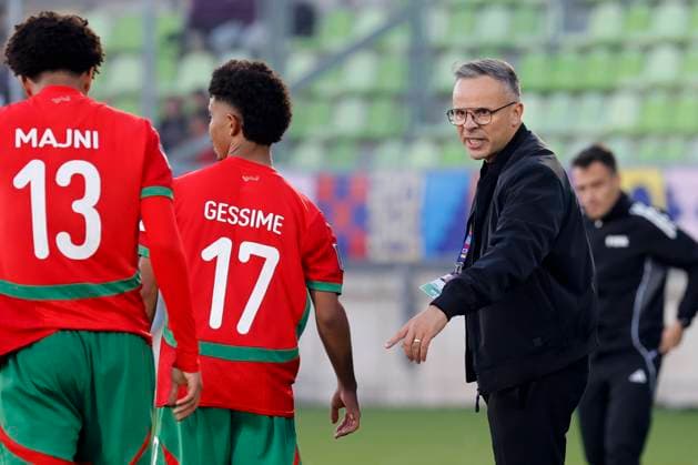 Futbol, Marruecos vs Francia. Mundial sub 20, Chile 2025. El entrenador de Marruecos Mohamed Ouahbi es fotografiado durante un partido de semifinal del mundial sub 20 realizado en el estadio Elias Figueroa de Valparaiso, Chile. 15 10 2025 Sebastian Cisternas Photosport Football, Morocco vs France. U-20 World Cup Championship. Morocco™s coach Mohamed Ouahbi is pictured during a semifinal match of the U-20 World Cup at the Elias Figueroa stadium in Valparaiso, Chile. 15 10 2025 Sebastian Cisternas Photosport Marruecos vs Francia. Mundial sub 20, Chile 2025 