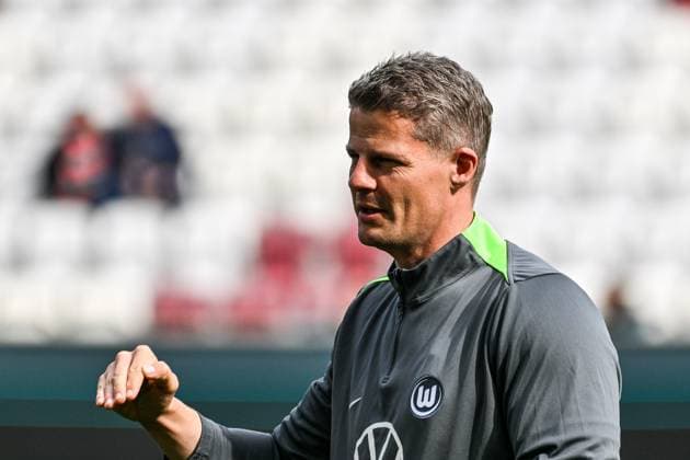GER, 1. FBL, FC Augsburg vs VfL Wolfsburg 04.10.2025, WWK-Arena, Augsburg, GER, 1. FBL, FC Augsburg vs VfL Wolfsburg, im Bild Christian Clarup (VfL Wolfsburg)