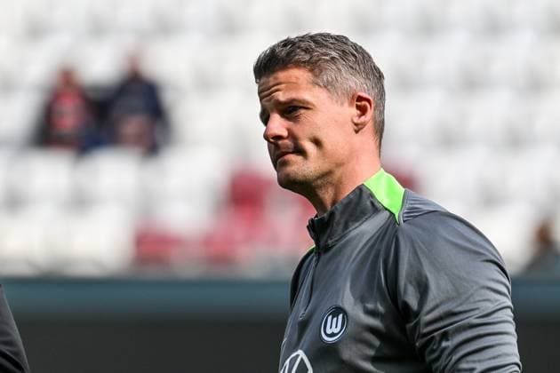 GER, 1. FBL, FC Augsburg vs VfL Wolfsburg 04.10.2025, WWK-Arena, Augsburg, GER, 1. FBL, FC Augsburg vs VfL Wolfsburg, im Bild Christian Clarup (VfL Wolfsburg)