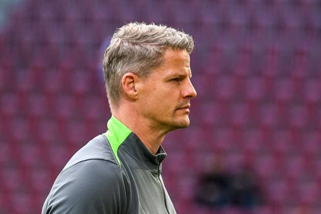 GER, 1. FBL, FC Augsburg vs VfL Wolfsburg 04.10.2025, WWK-Arena, Augsburg, GER, 1. FBL, FC Augsburg vs VfL Wolfsburg, im Bild Christian Clarup (VfL Wolfsburg)