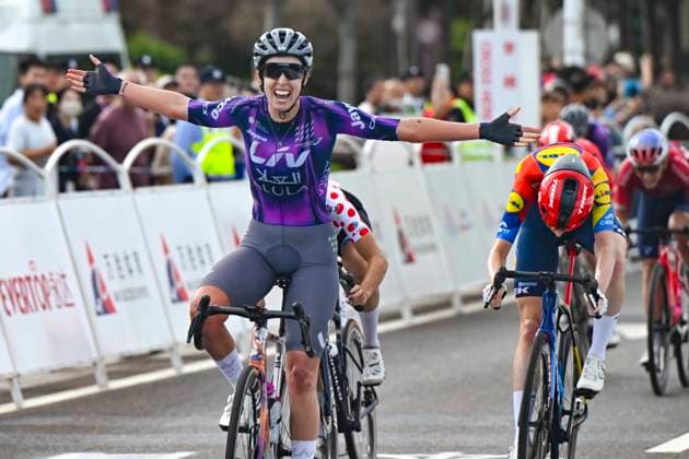(251016) -- SHANGHAI, Oct. 16, 2025 -- Liv-Alula-Jayco s Josie Talbot is seen during the Stage 3 of the UCI Women s WorldTour Tour of Chongming Island Road cycling, Rad, Radsport, Strasse race in Shanghai, east China, Oct. 16, 2025. ) (SP)CHINA-SHANGHAI-CYCLING-UCI WOMEN S WORLDTOUR-TOUR OF CHONGMING ISLAND (CN) ChenxHaoming 