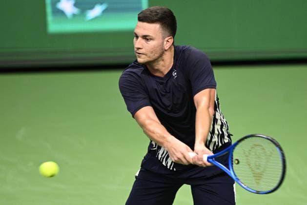 STOCKHOLM, SVERIGE 20251016 Miomir Kecmanovic, Serbien, i sin match mot Tomas Martin Etcheverry, Argentina, i tennisturneringen BNP Paribas Nordic Open i Kungliga tennishallen. STOCKHOLM SVERIGE x10040x