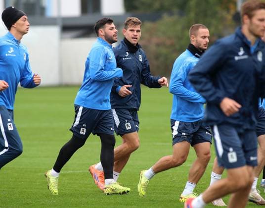 Fussball, Herren, 3.Liga, Saison 2025 2026, TSV 1860 München, Training Kevin Volland (TSV 1860 München) (li.) mit Florian Niederlechner (TSV 1860 München) (re.) beim Laufen