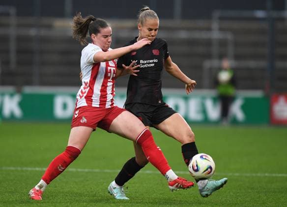 16.10.2025, xophax, Fussball Frauen Bundesliga Google Pixel Frauen-Bundesliga 25 26 Geissbockheim Franz Kremer Stadion Köln Wiederholungsspiel Adriana Achcinska , links ( 1.FC Köln ) und Juliette Vidal , rechts ( Bayer 04 ) Köln